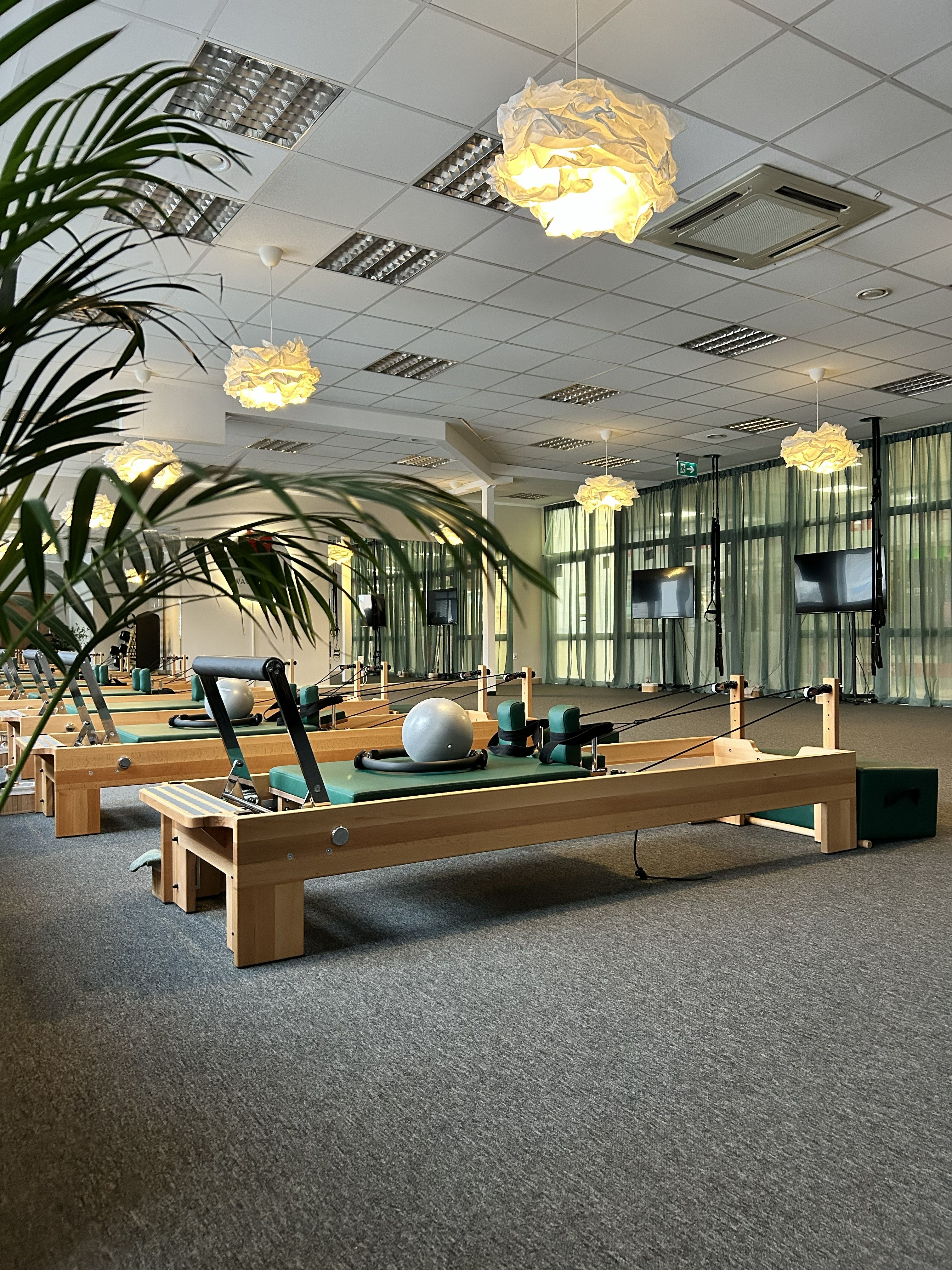 Sala z reformerami Wave Pilates Club